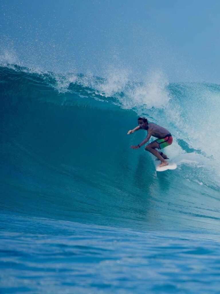 surf trip maldivas grupos