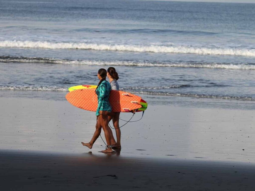 surf camp só para mulheres