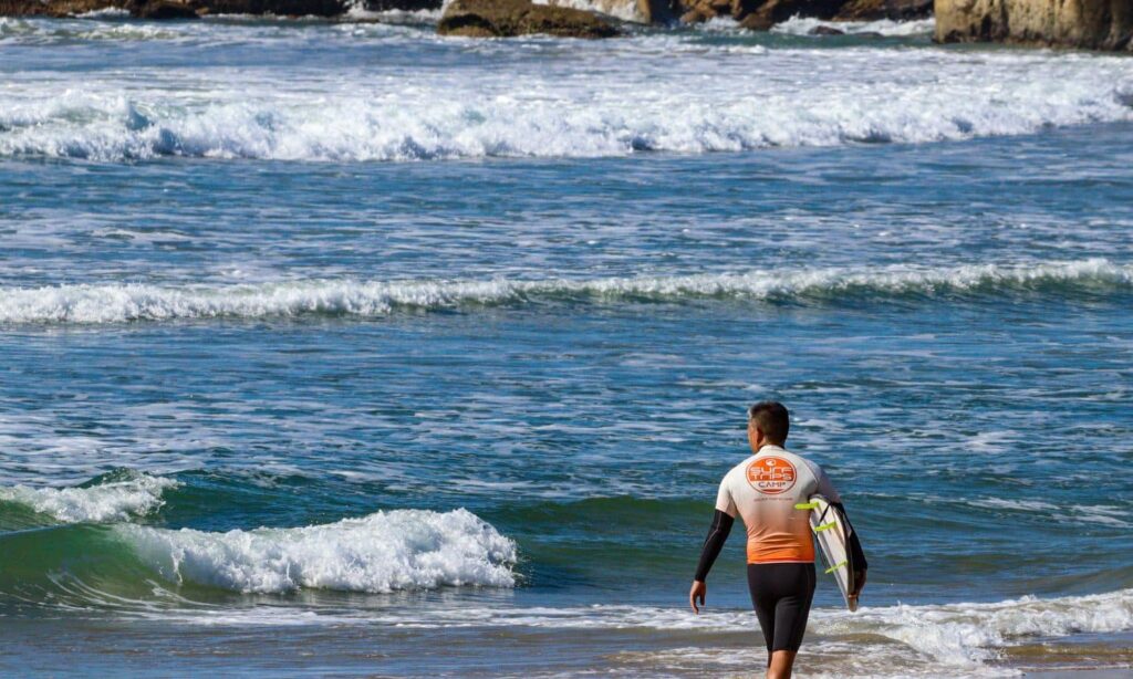 surf camp farol santa marta